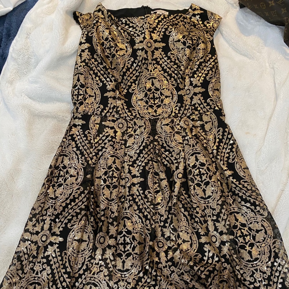 Eva Mendes black and gold dress